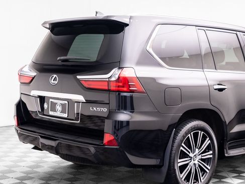 Used 2021 Lexus LX 570 4WD w/ Luxury Package image 34