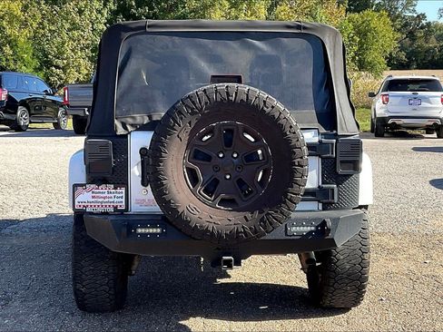 Used 2017 Jeep Wrangler Sahara w/ Connectivity Group image 6