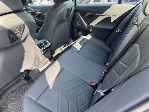 Used 2025 BMW i5 xDrive40 w/ Premium Package image 17