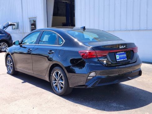 Used 2023 Kia Forte LXS FWD image 3