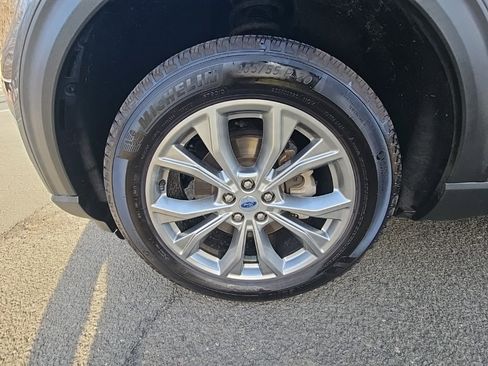 Used 2022 Ford Explorer XLT w/ Equipment Group 202A image 18