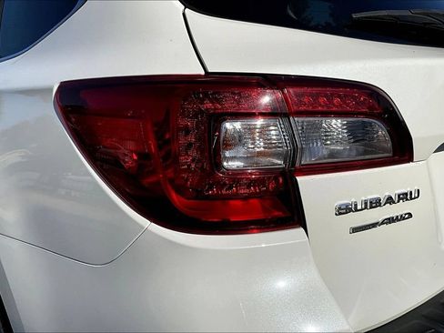 Used 2017 Subaru Outback 2.5i Premium AWD/4WD image 22