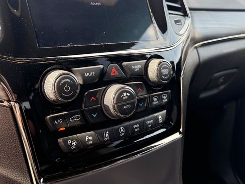 Used 2019 Jeep Grand Cherokee Limited X AWD/4WD image 23