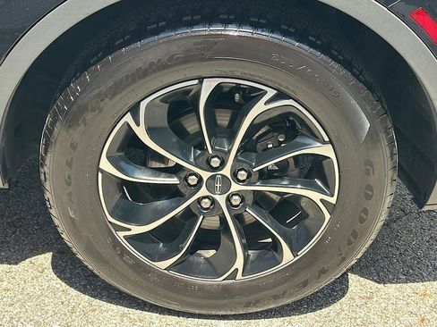 Used 2025 Lincoln Nautilus Premier AWD/4WD image 26