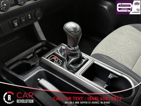 Used 2020 Toyota Tacoma TRD Sport w/ Blackout Package AWD/4WD image 22