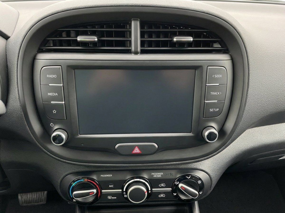 Used 2025 Kia Soul LX w/ LX Technology Package FWD image 20