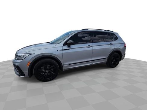 Used 2024 Volkswagen Tiguan SE R-Line FWD image 4