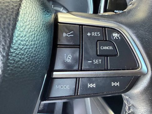 Used 2021 Toyota Highlander Limited FWD image 10