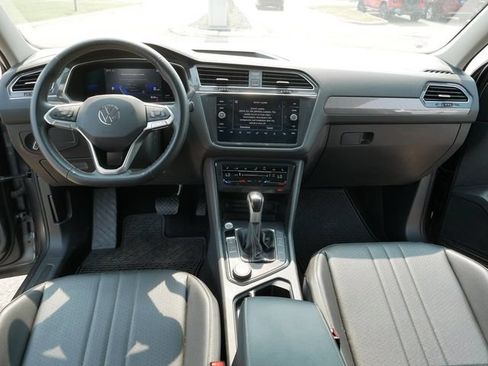 Certified 2022 Volkswagen Tiguan SE w/ Panoramic Sunroof Package AWD/4WD image 22