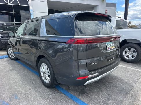 Used 2024 Kia Carnival LX FWD image 4