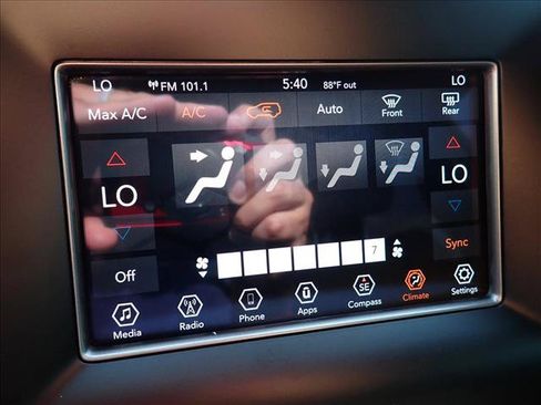 Used 2020 Jeep Grand Cherokee Laredo AWD/4WD image 18