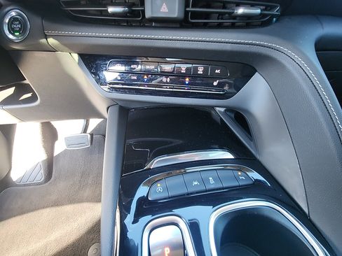 Used 2023 Buick Envision Essence w/ Sport Touring Package image 23