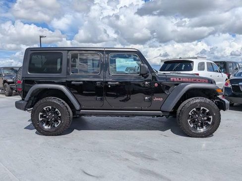 Used 2025 Jeep Wrangler Unlimited Rubicon AWD/4WD image 3