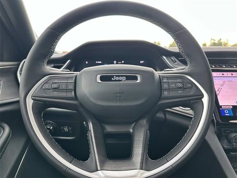 New 2025 Jeep Grand Cherokee Limited image 15