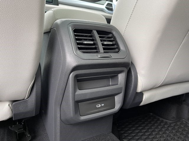 New 2025 Volkswagen Taos SE FWD image 39