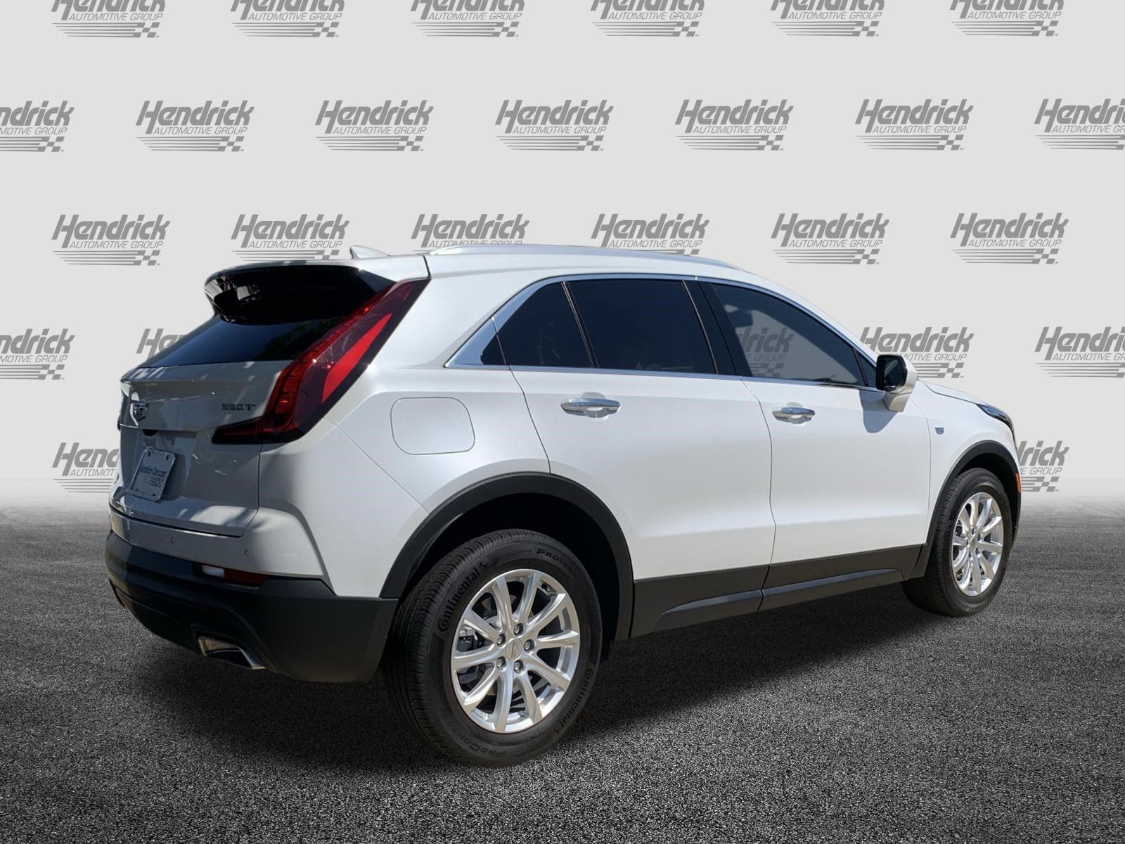 Used 2023 Cadillac XT4 Luxury w/ Cold Weather Package FWD image 10