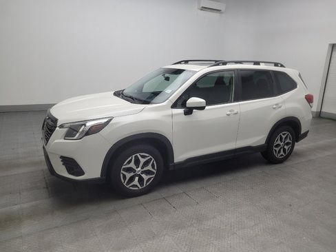 Used 2023 Subaru Forester Premium AWD/4WD image 2