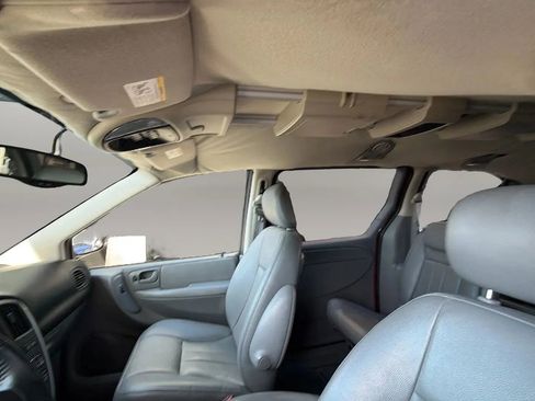 Used 2005 Chrysler Town & Country Touring w/ Luxury Group image 34