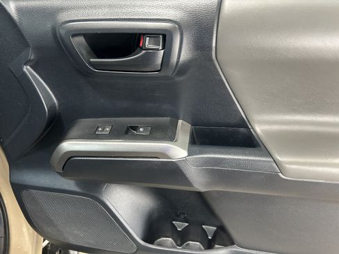 Used 2017 Toyota Tacoma SR5 w/ Tow Package RWD image 48
