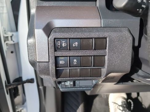 Used 2025 Toyota Tacoma SR5 image 21