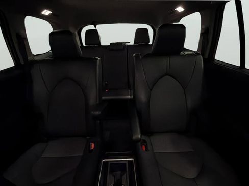 Used 2025 Toyota Grand Highlander AWD image 24