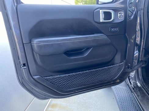 Used 2020 Jeep Wrangler Unlimited Sahara AWD/4WD image 14