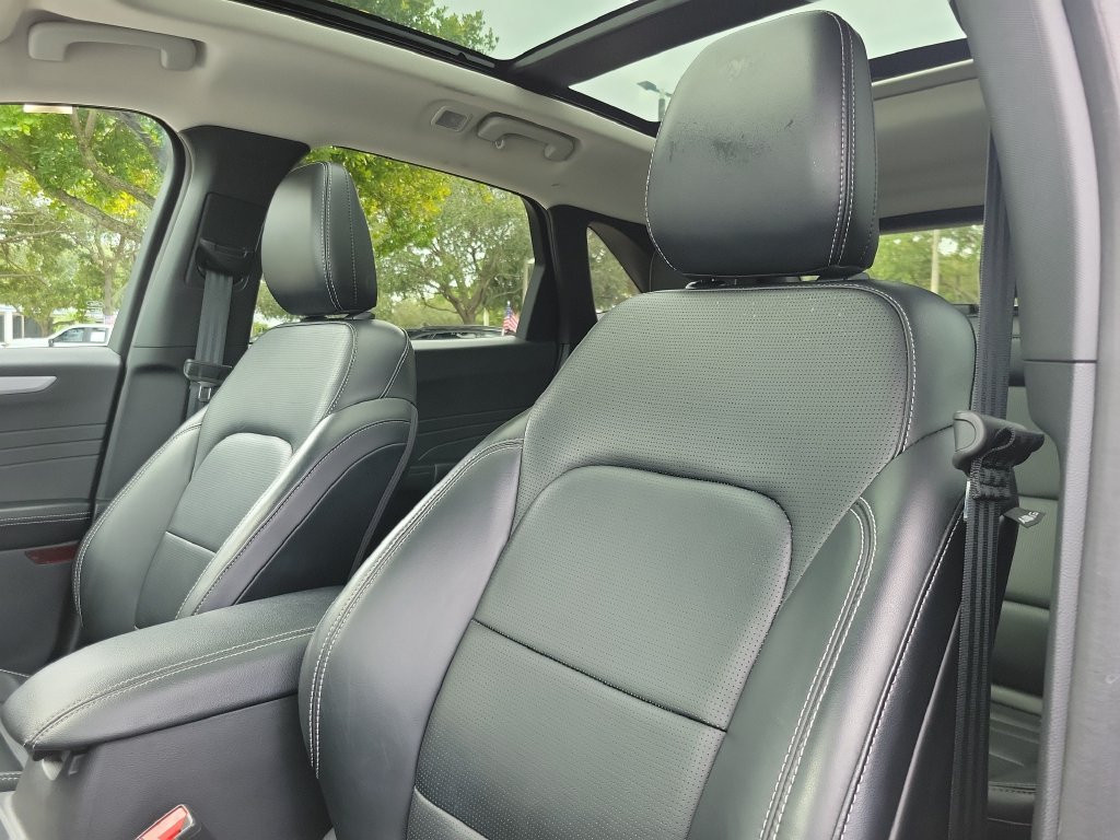 Certified 2025 Ford Escape Platinum AWD/4WD image 13