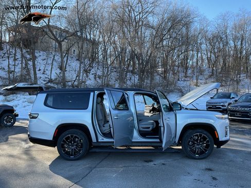 New 2026 Jeep Grand Wagoneer L Summit image 39