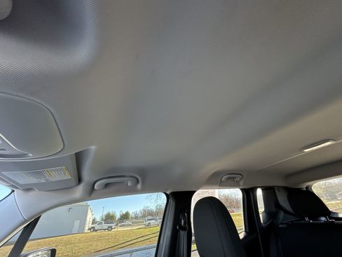 Used 2017 Jeep Renegade Latitude w/ Popular Equipment Group image 21