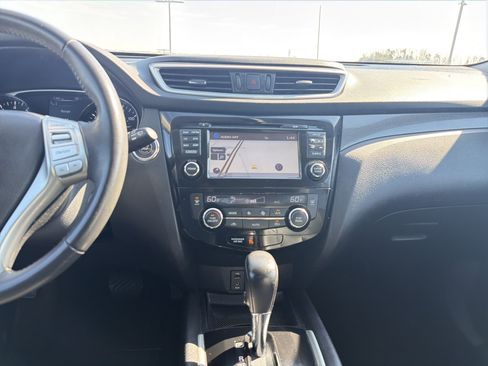 Used 2016 Nissan Rogue SL w/ SL Premium Package image 34