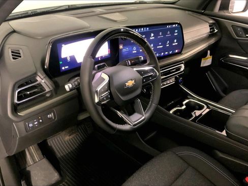 Used 2025 Chevrolet Traverse LT w/ Enhanced Driving Package FWD image 14