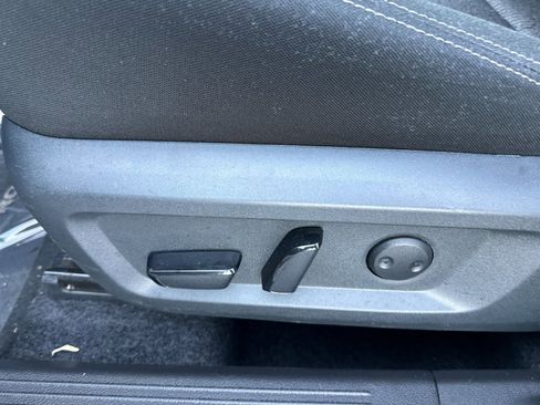 Used 2025 Nissan Rogue SV image 12