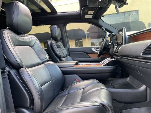Used 2019 Lincoln Navigator L Select AWD/4WD image 23