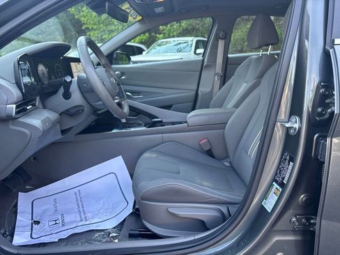 Used 2025 Hyundai Elantra SEL FWD image 21
