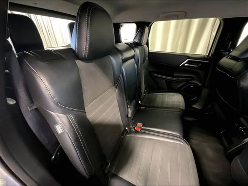 Used 2025 Mitsubishi Outlander SE AWD/4WD image 16