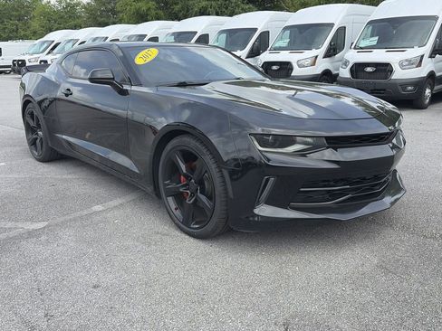 Used 2017 Chevrolet Camaro LT RWD image 9