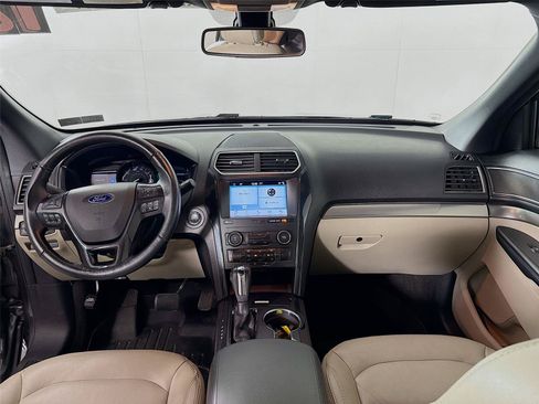 Used 2018 Ford Explorer XLT w/ Equipment Group 202A AWD/4WD image 26