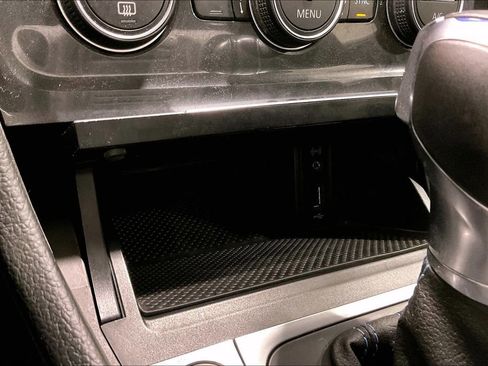 Used 2019 Volkswagen e-Golf SE w/ Driver Assistance Package image 16