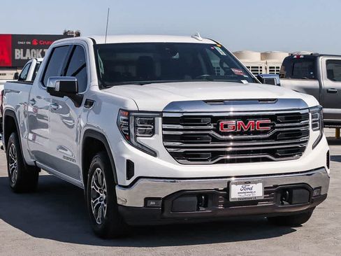Used 2025 GMC Sierra 1500 SLT RWD image 3