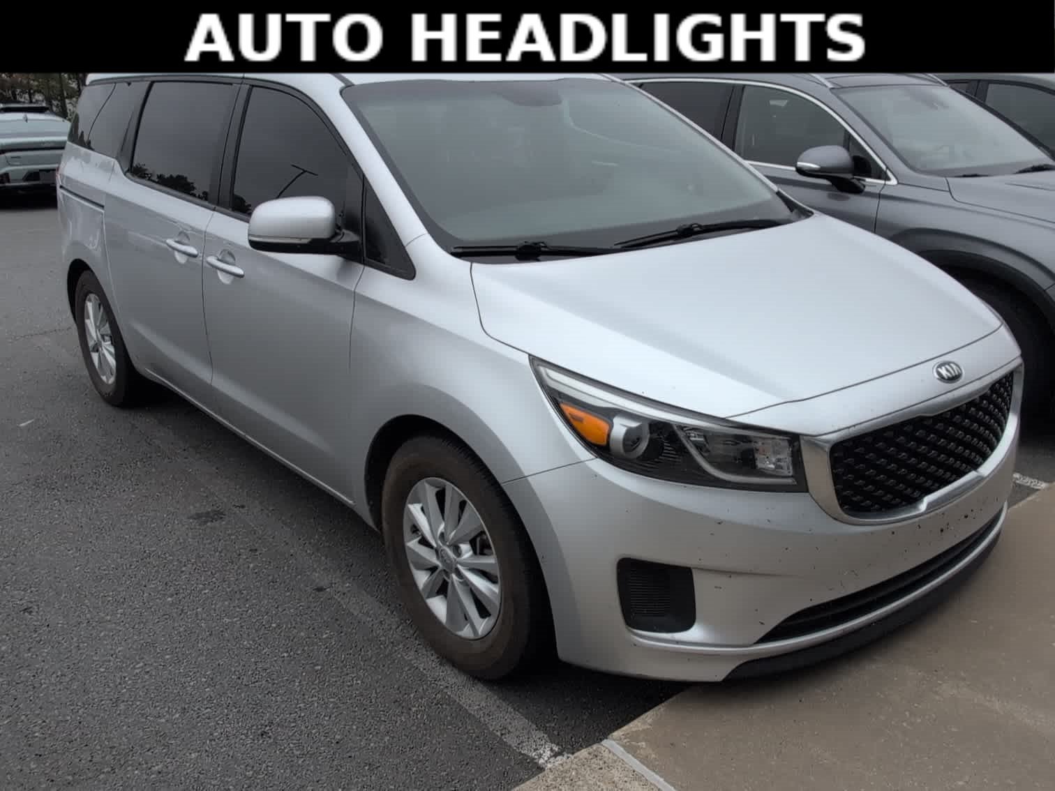 Used 2015 Kia Sedona LX w/ LX Convenience Package FWD image 3