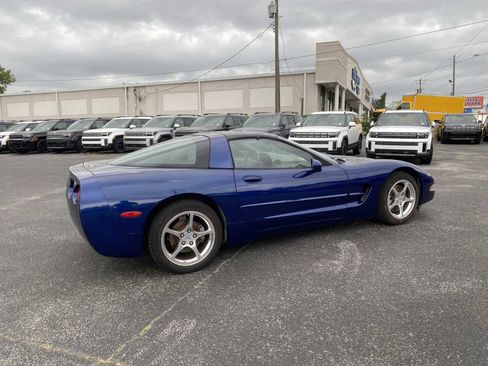Used 2004 Chevrolet Corvette Coupe w/ Preferred Equipment Group RWD image 5