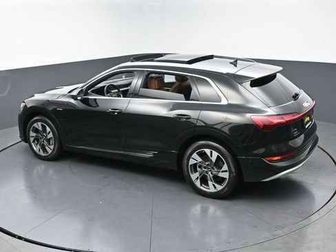 Used 2022 Audi e-tron Premium Plus w/ Premium Plus Package image 43