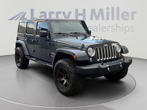Used 2017 Jeep Wrangler Unlimited Sahara w/ Max Tow Package AWD/4WD image 7