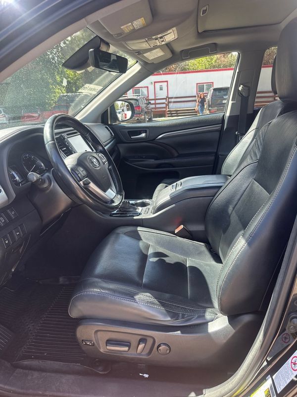 Used 2017 Toyota Highlander Limited w/ Protection Package #3 AWD/4WD image 2