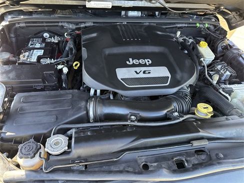 Used 2016 Jeep Wrangler Unlimited Sahara image 18