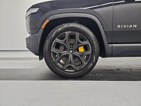Used 2023 Rivian R1S Adventure image 9