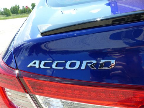 Used 2021 Honda Accord Sport image 10