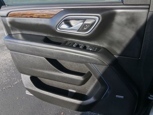 Used 2023 Chevrolet Suburban Premier w/ Advanced Technology Package image 13