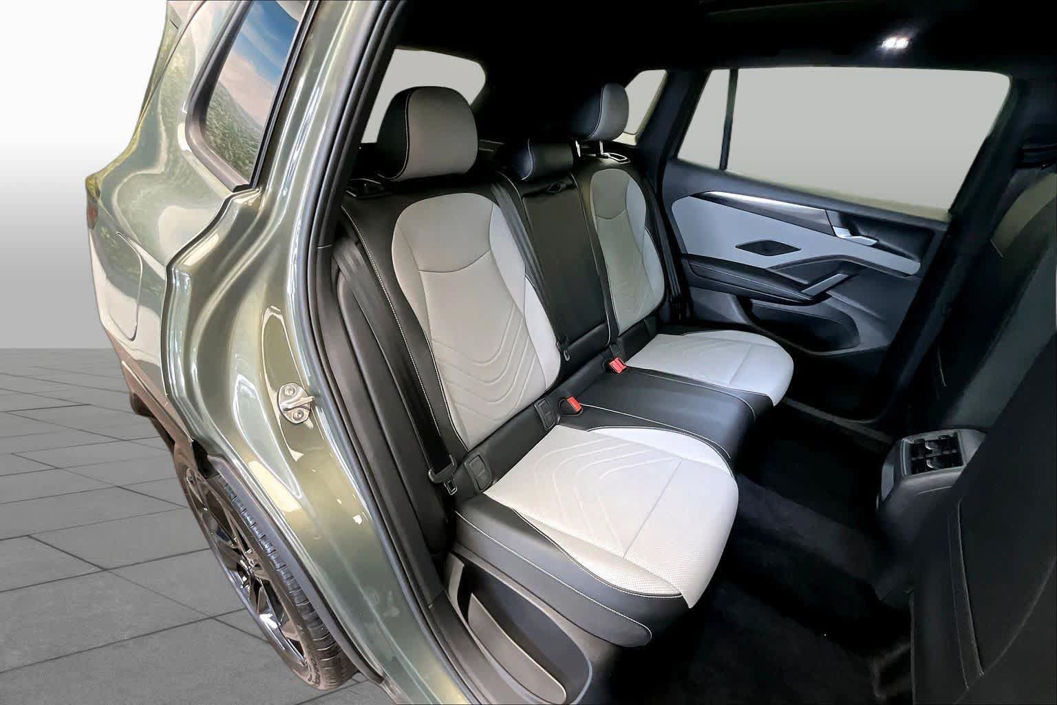 Used 2026 Volkswagen Tiguan SE R-Line FWD image 20