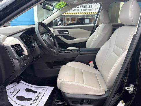 Used 2025 Nissan Rogue SL w/ SL Premium Package FWD image 11